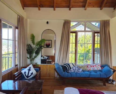 mountain-view-cottage-mukteshwar-01 Mountain view cottage living area in Mukteshwar