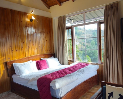 mountain-view-cottage-mukteshwar-04 Wooden cottage bedroom in Mukteshwar