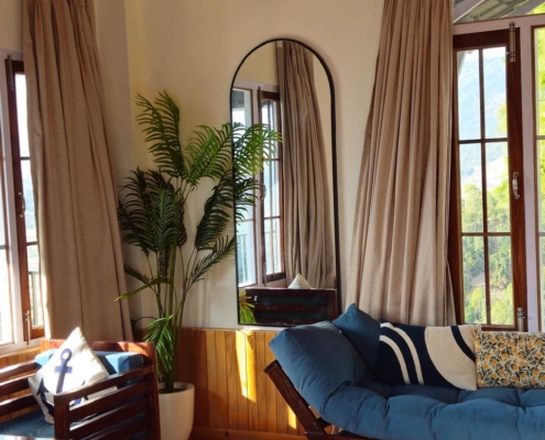 mountain-view-cottage-mukteshwar-07 Cottage lounge area in Mukteshwar