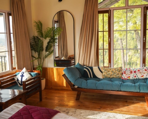 mountain-view-cottage-mukteshwar-14 Sunlit mountain view cottage lounge